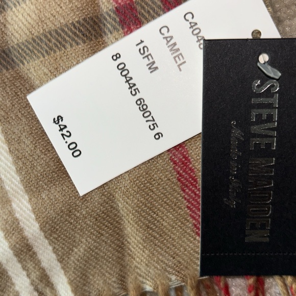 NEW Steve Madden plaid scarf with fringe - Picture 2 of 4